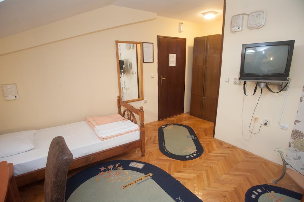 Hotel Extra Lion Md Ni Εξωτερικό φωτογραφία